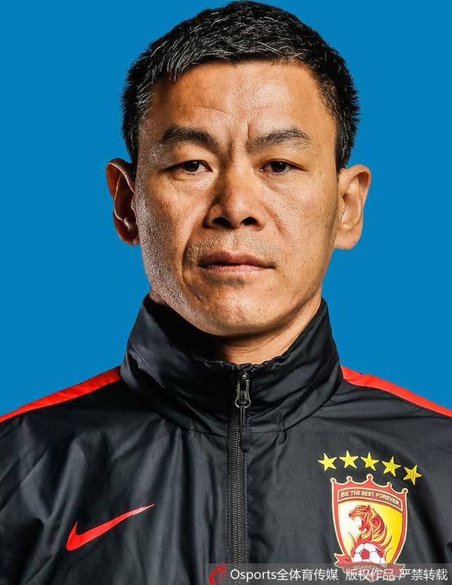 左路定位球开到禁区金玟哉头球摆渡门前凯恩头球破门，拜仁2-0斯图加特。